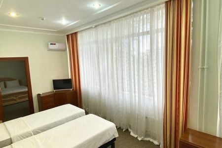 Люкс 4-местный 2-комнатный (главный корпус)