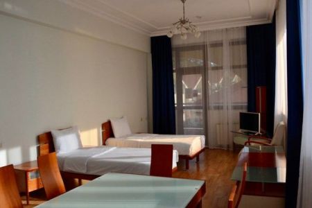 Люкс 4-местный 2-комнатный (главный корпус)