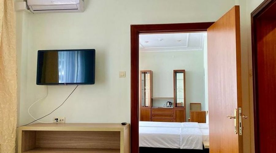 Люкс 4-местный 2-комнатный (главный корпус)