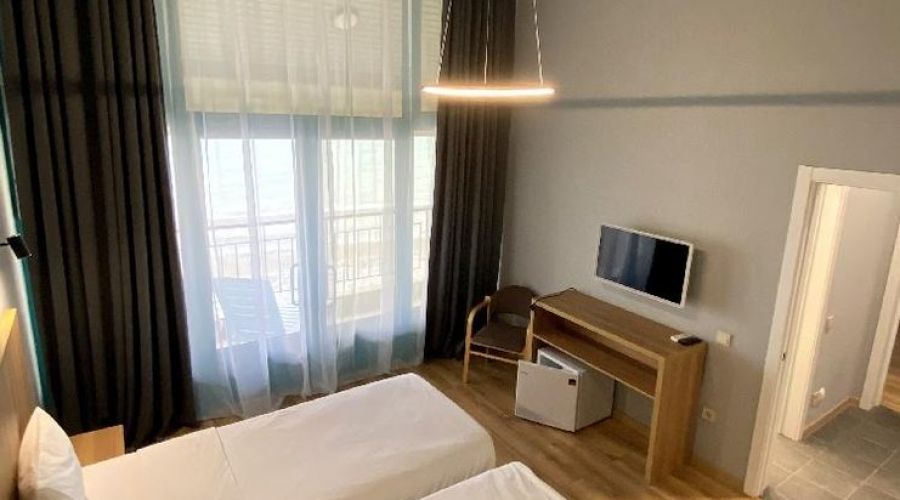 Люкс 4-местный 2-комнатный (пляжный корпус)